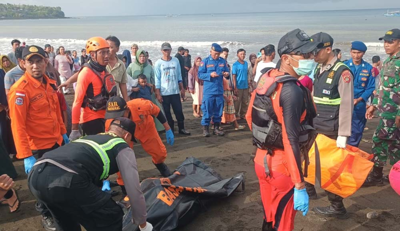 jenazah-korban-kmp-tunu-pratama-jaya