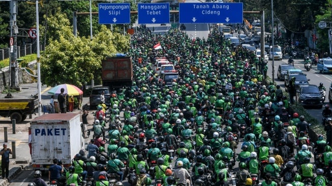 90416-iring-iringan-ojol-antar-pemakaman-affan-kurniawan-pemakaman-affan-kurniawan