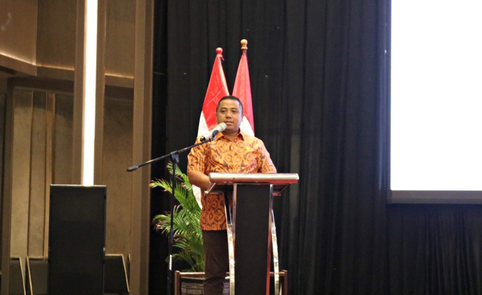 Picsart_25-12-09_04-14-49-932-1536x940