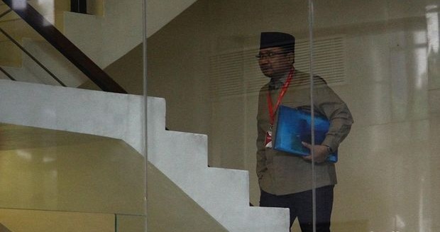 senyum-gus-yaqut-saat-tiba-di-kpk-1754537311372_169